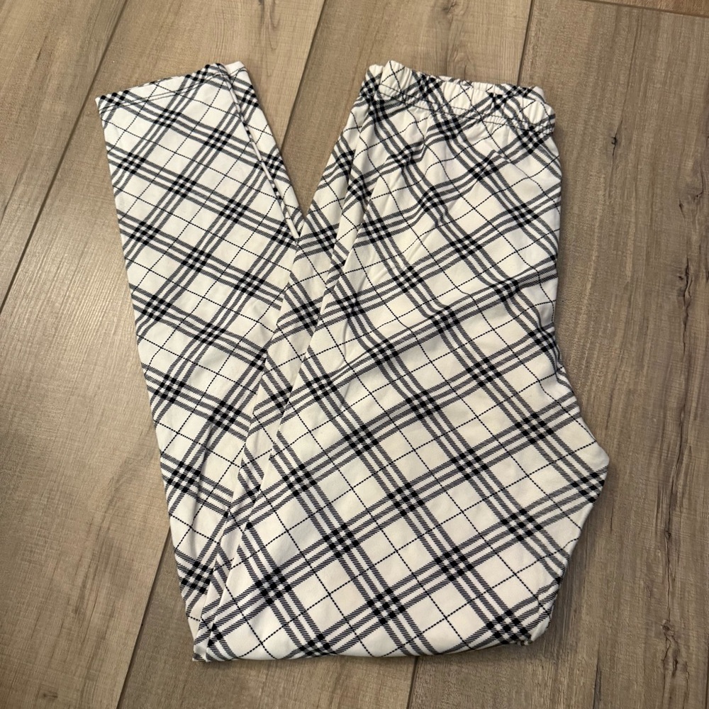 Agnes & Dora Black and White Patterned leggins